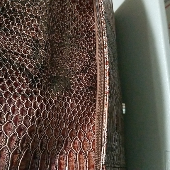 Brown large faux snakeskin pattern envelop clutch!! - Picture 4 of 6